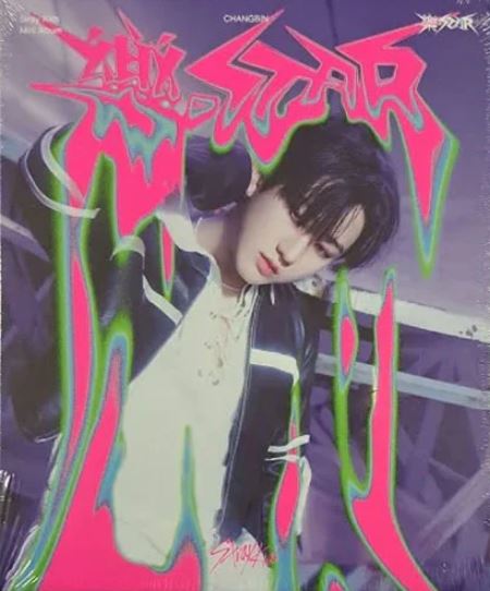 STRAY KIDS 8TH MINI ALBUM - ROCK STAR (POSTCARD VERSION)