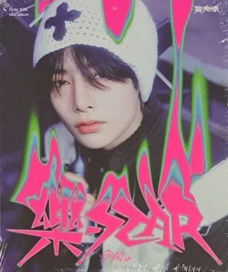 STRAY KIDS 8TH MINI ALBUM - ROCK STAR (POSTCARD VERSION)