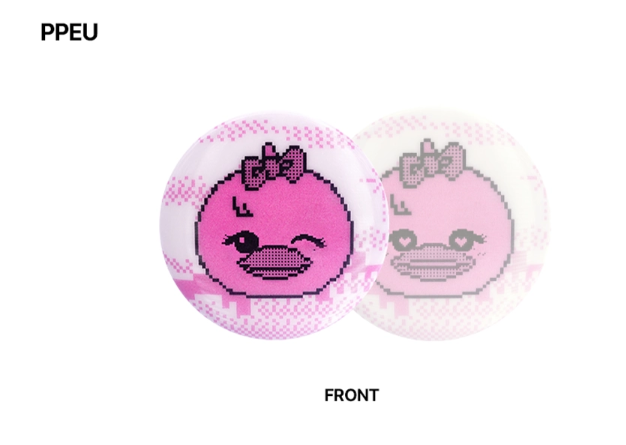 BLACKPINK X TAMAGOTCHI [TAMAGOTCHI] OFFICIAL MD BLACKPINK RANDOM LENTICULAR PIN BUTTON