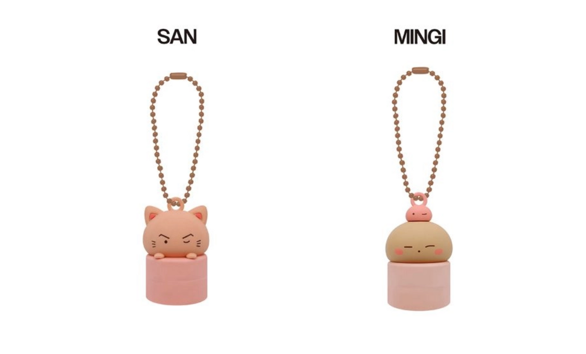ATEEZ - 8TH ANNIVERSARY OFFICIAL MD RANDOM LIP CAP KEYRING