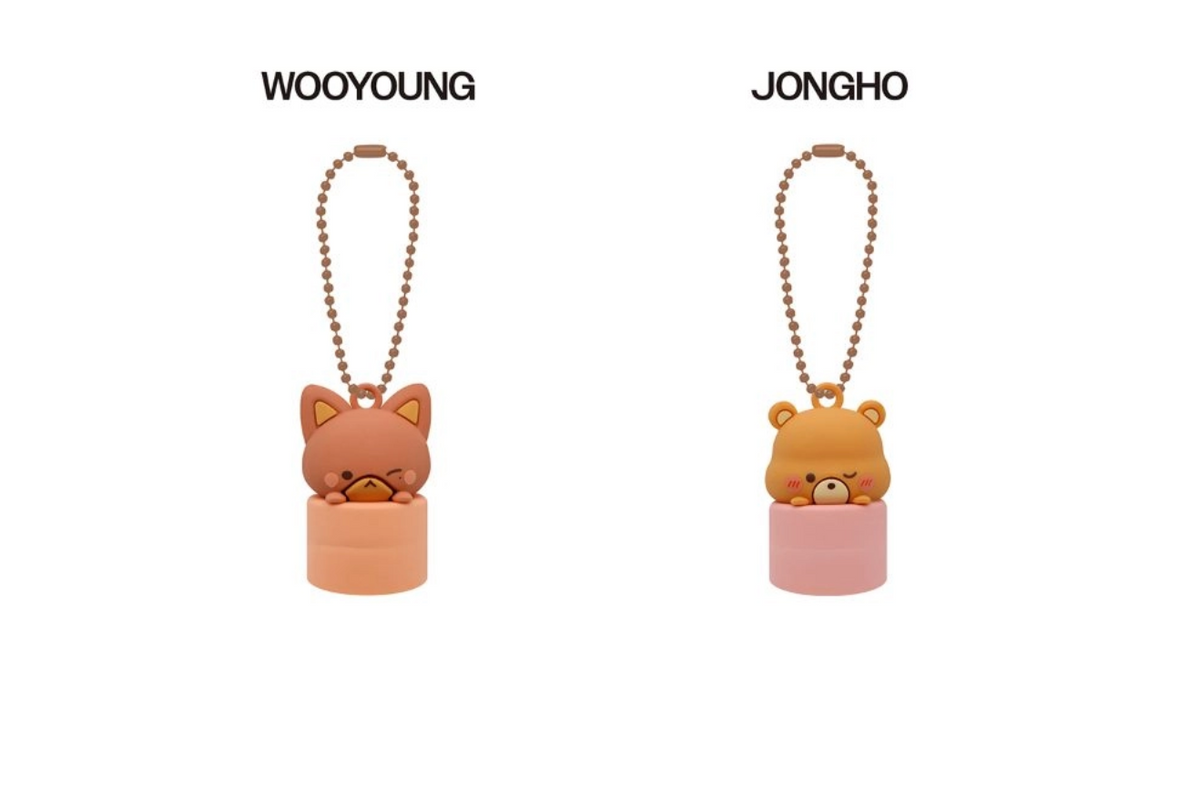 ATEEZ - 8TH ANNIVERSARY OFFICIAL MD RANDOM LIP CAP KEYRING