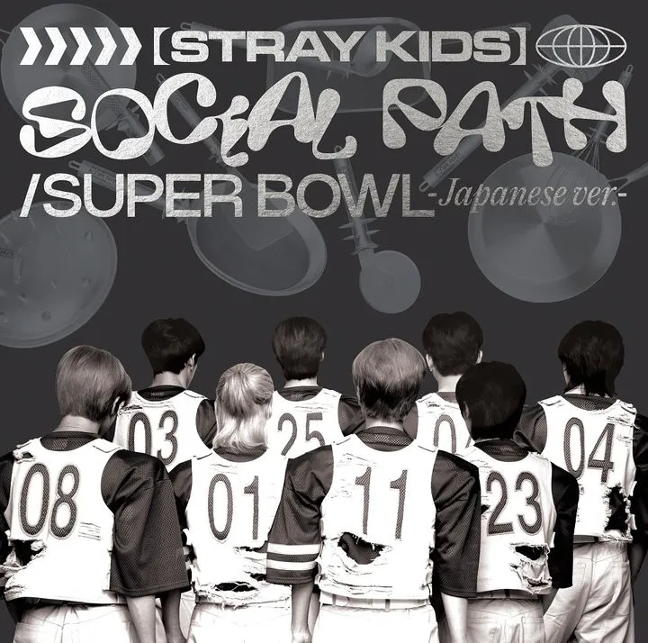 STRAY KIDS - SOCIAL PATH (FEAT. LISA) / SUPER BOWL (JAPAN VERSION) (NORMAL EDITION)